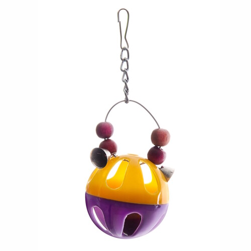 JK Animals plastová kula so zvončekmi a drevenými korálikmi (6 cm Ø / výška 17 cm)